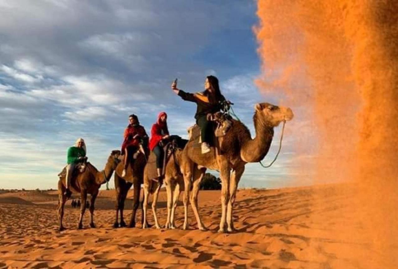 L'Homme Du Desert A Merzouga Εξωτερικό φωτογραφία